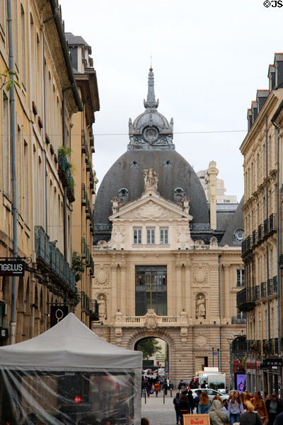 Palais du Commerce (late 19th-early 20thC), gateway to shopping area in old Rennes. Rennes, France. Architect: Jean-Baptiste Martenot, Emmanuel Le Ray.
