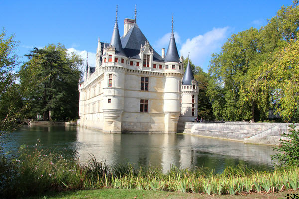 Château d'Azay-le-Rideau reflected in Indre River. Azay-le-Rideau, France.