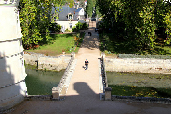 Bridge over Indre River to Château d'Azay-le-Rideau entrance. Azay-le-Rideau, France.