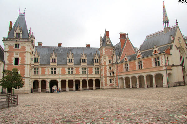 Louis XII Gothic wing (1498-1500) at Blois Chateau. Blois, France.