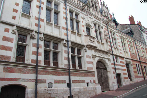 Alluye town house (1500-8). Blois, France.