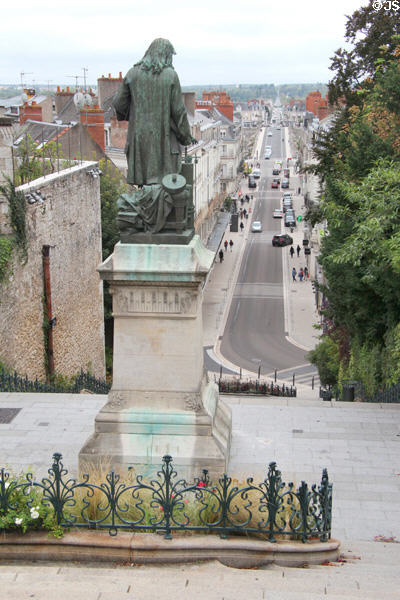 Statue de Denis Papin with streetscape beyond. Blois, France.
