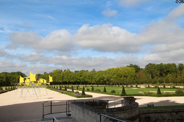 Lawns & sculpture at Chambord Chateau. Chambord, France.