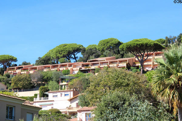 Modern homes along coast. Sainte-Maxime, France.