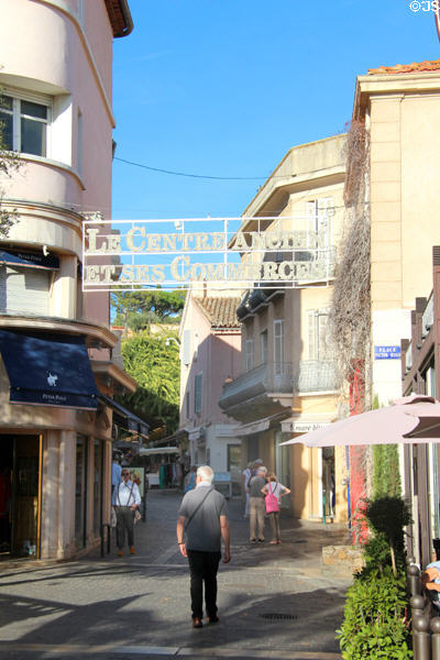 Shopping street. Sainte-Maxime, France.