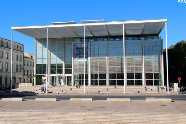 Carrée d'Art (1993) houses Nimes museum of modern art & public library. Nimes, France. Architect: Norman Foster.