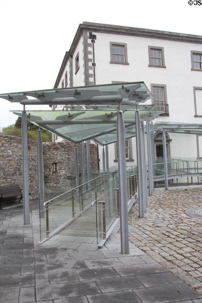 Covered walkway at Battle of the Boyne museum. Ireland.