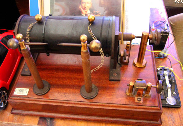 Spark gap (Marconi) transmitter for sending Morse code via radio by F.E. Becker & Co. of London at Hurdy Gurdy Museum of Vintage Radio. Howth, Ireland.