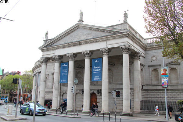 Former parliament building (18thC) now converted for use by Bank of Ireland. Dublin, Ireland.