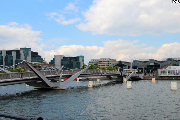 Seán O'Casey Footbridge (2005) over River Liffey. Dublin, Ireland. Architect: Brian O'Hallaran & Assoc..