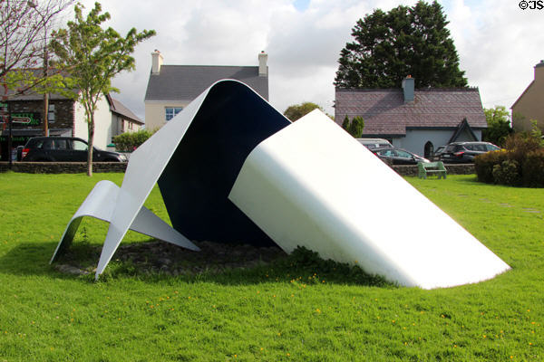 National Memorial to Cearbhall ó Dálaigh (1983), Chief Justice of Ireland, Judge of the European Court & President of Ireland, sculpted by Vivienne Roche on South Square of Sneem. Sneem, Ireland.