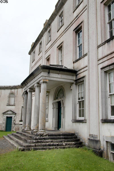 Strokestown House (1730) at Strokestown Park. Vesnoy, Ireland. Style: Palladian.