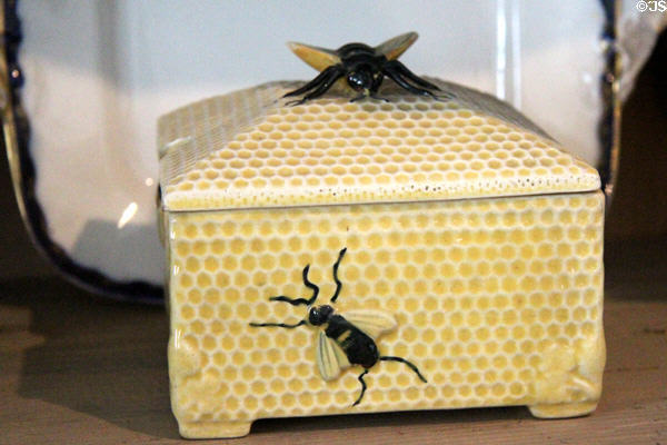 Ceramic honey pot with sculpted bees at Strokestown Park. Vesnoy, Ireland.