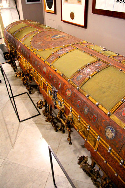 Long chest containing flag of Turin (1898) by A. Tartarini at Risorgimento Museum. Turin, Italy.