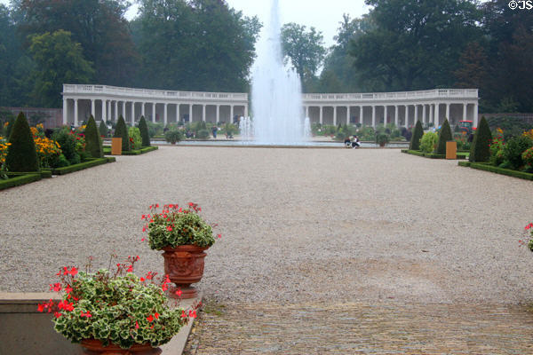 Colonnade & King's fountain, built to rival those of Louis XIV of France, in upper garden. Het Loo, Netherlands.