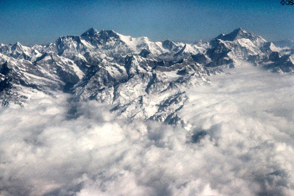 Himalayas with Mt Makalu peak (left) (8,485m) & Mt Everest (right) (8,849m). Nepal.