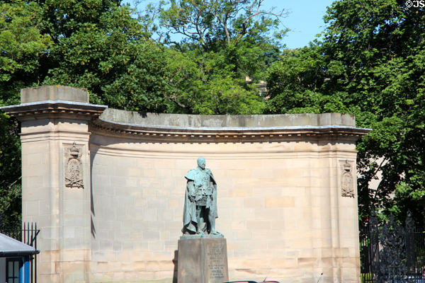 Scottish National Memorial to King Edward VII (1922) at Holyrood Palace. Edinburgh, Scotland.