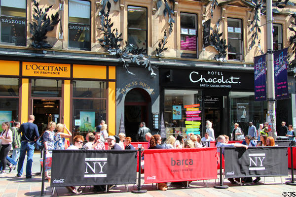 Princes Square sidewalk cafe on Buchanan St. Mall. Glasgow, Scotland.