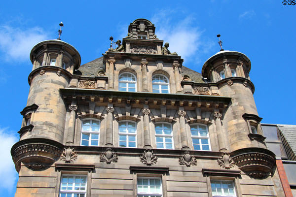 Renaissance-style sculptures by W Birnie Rhind on former National Bank commercial building (1903) (190 Trongate). Glasgow, Scotland. Architect: T.P. Marwick.