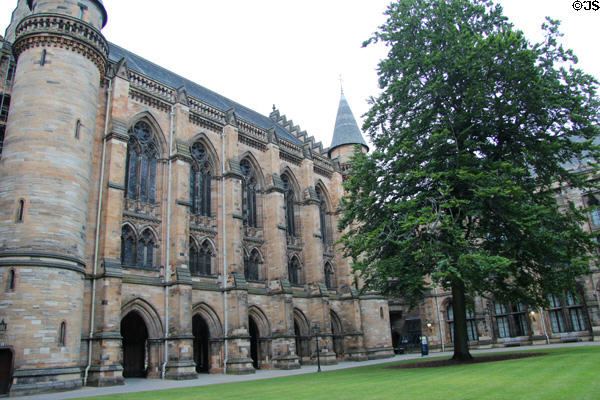 Memorial Chapel (1913 & 1923-9) in courtyard of Gilbert Scott Building at University of Glasgow. Glasgow, Scotland. Architect: Sir John James Burnet.