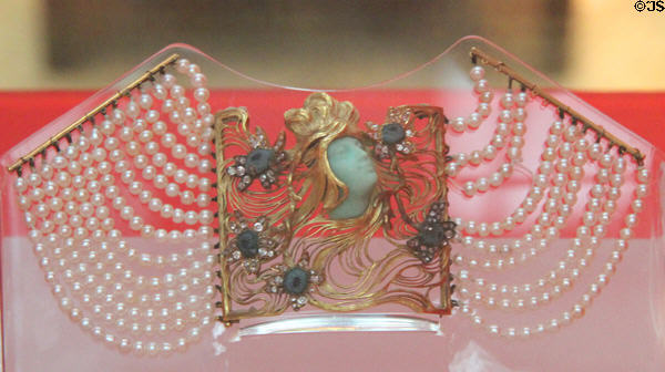Pearls & collar plaque in Art Nouveau style (c1900) by René Lalique at Bristol Museum & Art Gallery. Bristol, England.