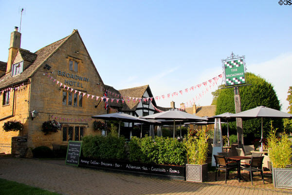 Broadway Hotel (c16thC) overlooking village green. Broadway, England.