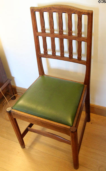 Oak dining chair (1925) designed by Gordon Russell. Broadway, England.