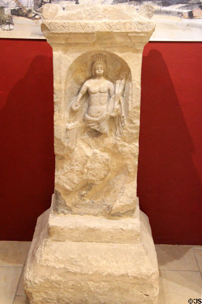 Altar dedicated to Genius Loci, the "Spirit of the Place", found in Cirencester, at Corinium Museum. Cirencester, England.