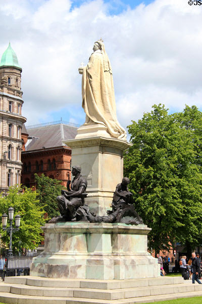 Statue of Queen Victoria at Belfast City Hall. Belfast, Northern Ireland.