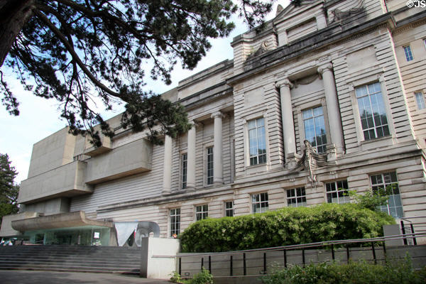 Modern (1972) & traditional (1929) facades of Ulster Museum. Belfast, Northern Ireland.