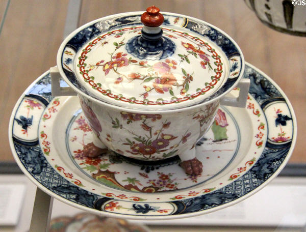 Meissen porcelain meat-stew tureen with cover, claw feet, square handles & stand, painted with Chinese figures (1725-30) by J.G. Höroldt at British Museum. London, United Kingdom.