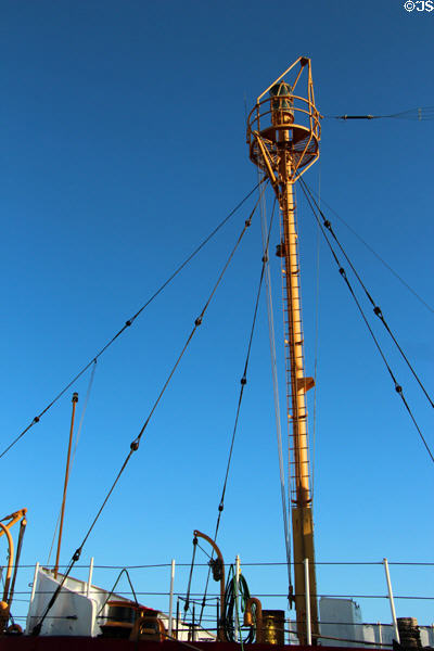 Light tower of Lightship (WLV 605) named RELIEF because it relieved other lightships under repair. Oakland, CA.