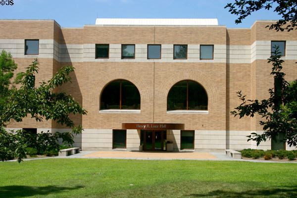 Henry R. Luce Hall (1994) (34 Hillhouse Ave.) on Yale Campus. New Haven, CT. Architect: Barnes & Lee Assoc..