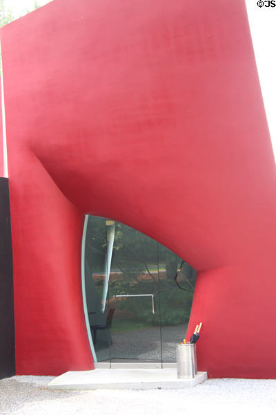 Detail of Da Monsta reception center (1995) at Philip Johnson Glass House. New Canaan, CT.