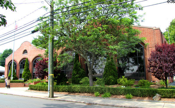 Reception building in town of New Canaan from which visitors are bused to Philip Johnson Glass House. New Canaan, CT.