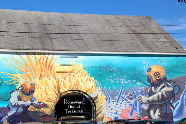 Mural of deep sea divers. New London, CT.