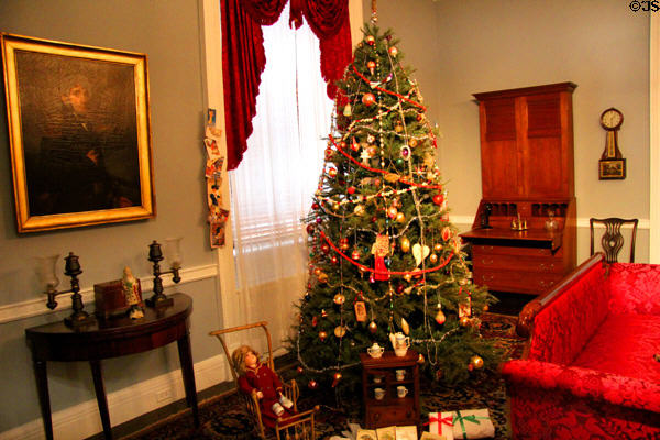 Ohio period parlor (1920s) in Colonial Revival style at DAR Memorial Continental Hall. Washington, DC.