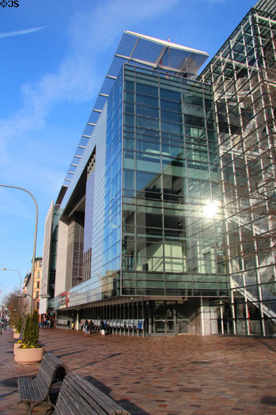 Newseum glass facade. Washington, DC.
