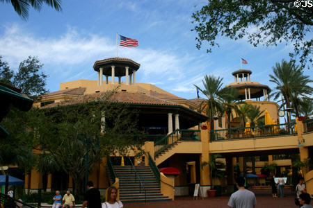 Las Olas Riverfront shopping complex on the Riverwalk. Fort Lauderdale, FL.