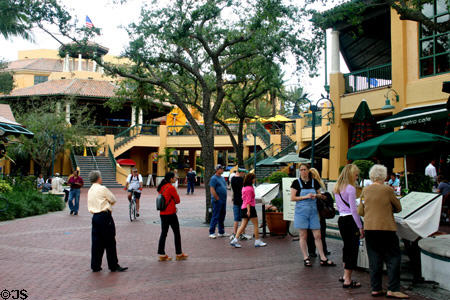 Las Olas Riverfront shopping complex on the Riverwalk. Fort Lauderdale, FL.