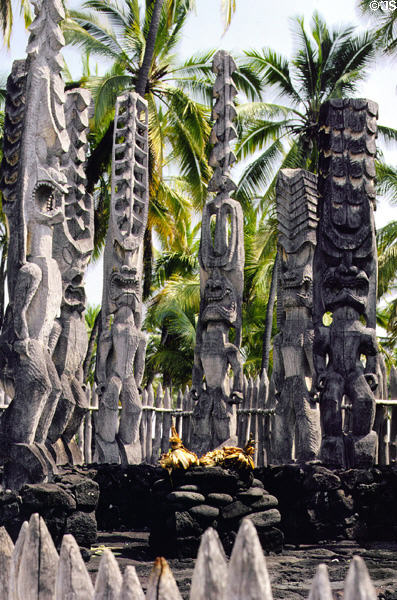 Tikis guard burial site in Puuhonua O Honaunau National Historical Park. Big Island of Hawaii, HI.