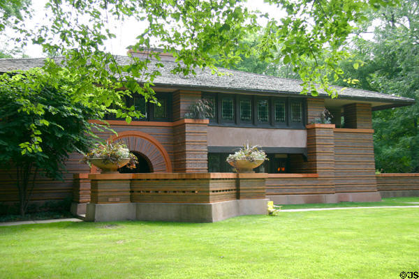 Facade of Arthur Heurtley House. Oak Park, IL.