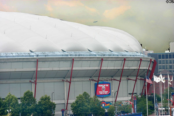 Hubert H. Humphrey Metrodome (1982) (900 South 5th St.) baseball stadium. Minneapolis, MN. Architect: Skidmore, Owings & Merrill + Setter, Leach & Lindstrom.
