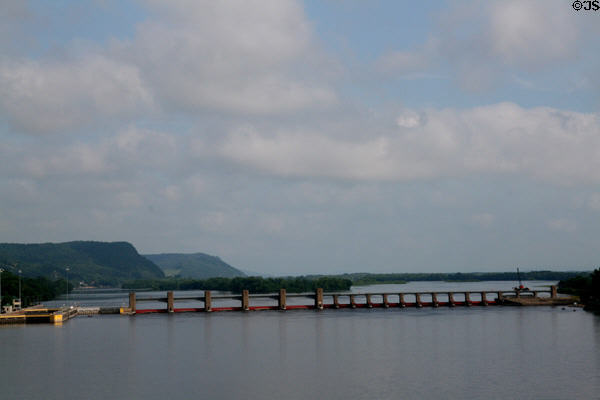 Dam on the Mississippi River seen from Interstate 90 near French Island on Wisconsin-Minnesota border. MN.