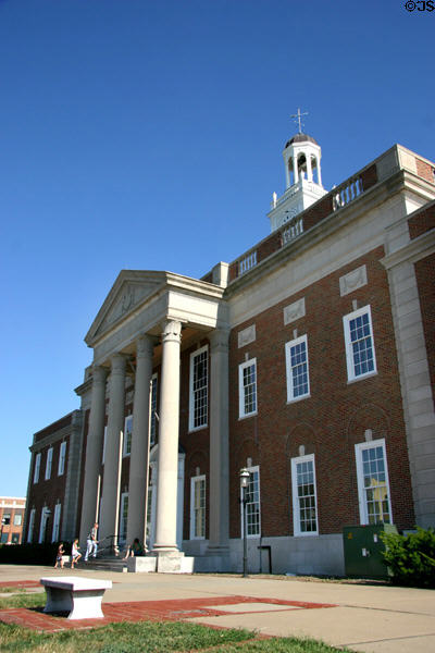 Courthouse (1933) modeled on Independence Hall. Independence, MO.