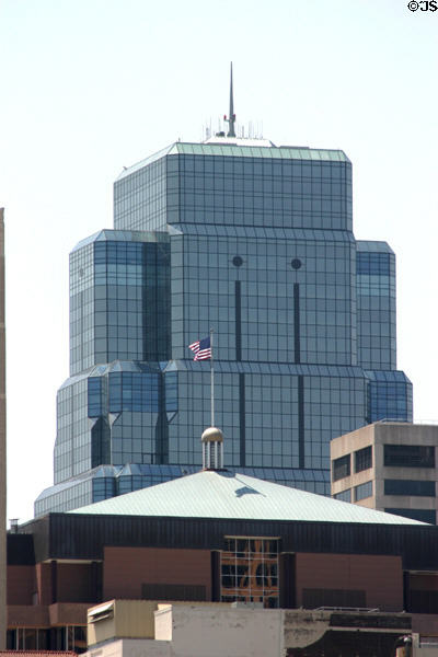 Crown of One Kansas City Place. Kansas City, MO.