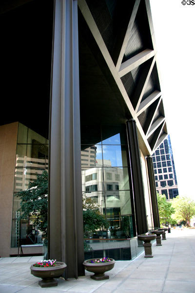 WallStreet Tower ground floor plaza (Walnut at 11th Sts.). Kansas City, MO.