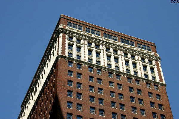 Mark Twain Tower (former Continental Building) (1923) (22 floors) (106 West 11th St.). Kansas City, MO. Architect: Hoit, Price & Barnes.