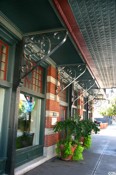 Heritage commercial building with overhang (1003 Broadway at 10th St.). Kansas City, MO.