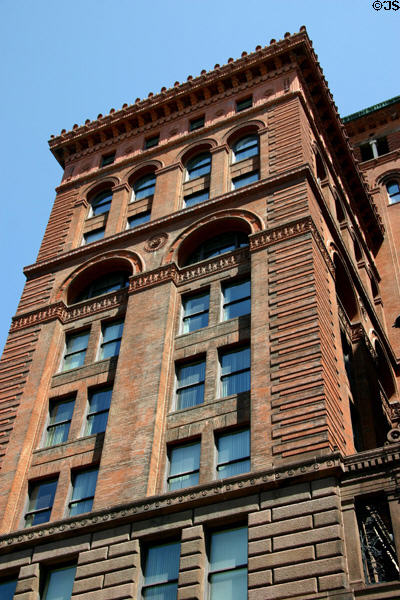 Facade of 20 West 9th St. Building. Kansas City, MO.
